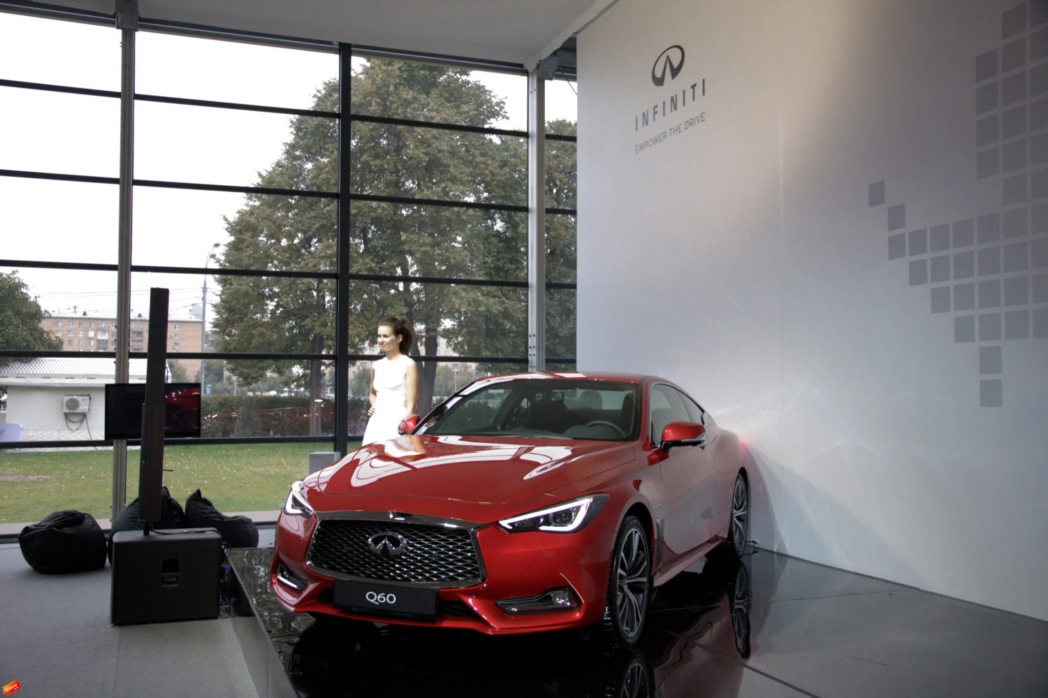 Внутри павильона с Infiniti